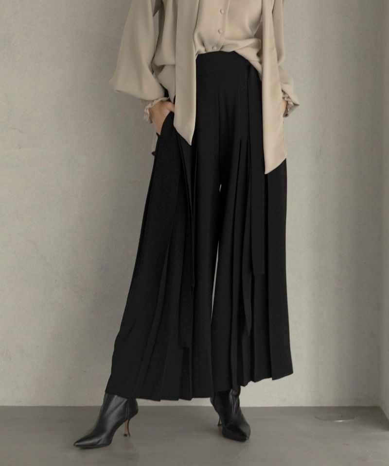 Tuck Pleat Flare Pants | MIELI INVARIANT