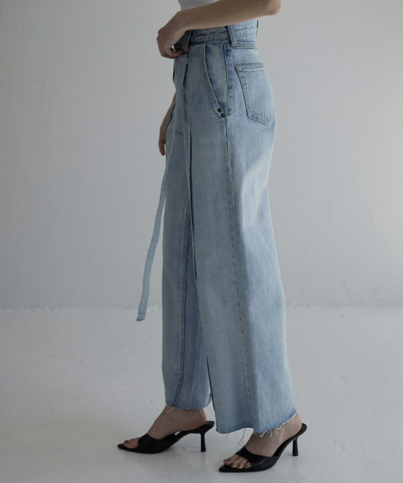 ICE Bleach Pintuck Semiwide Jeans | MIELI INVARIANT